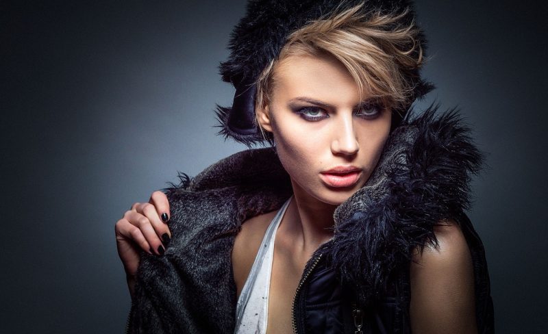 model-600238_1280-min